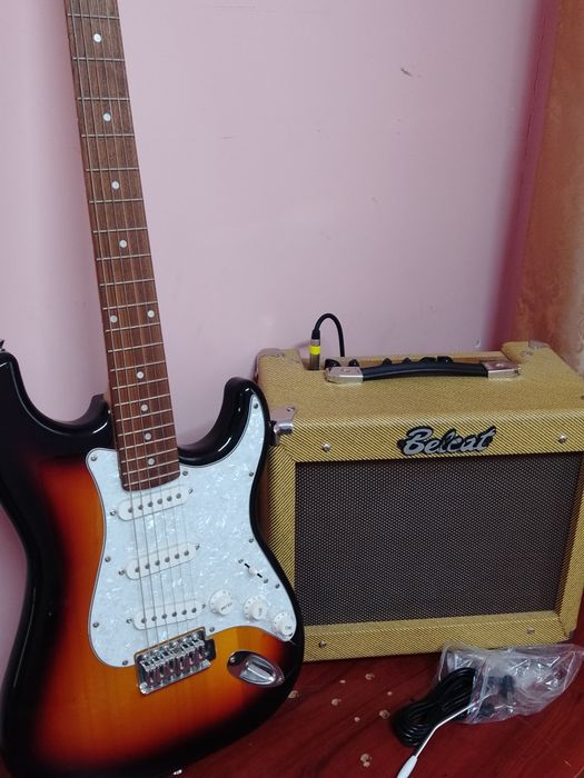 Комплект Электрогитара Caraya и усилитель Belcat