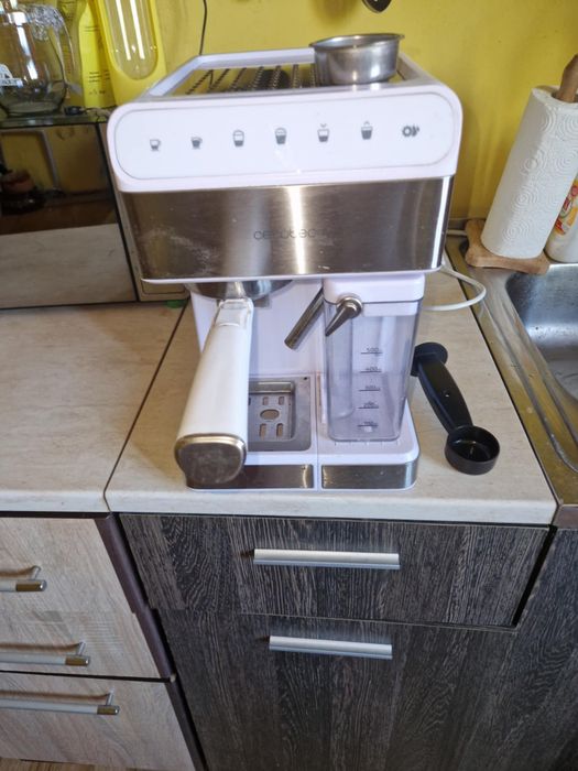 Кафемашина Power Instant-ccino 20 Touch Serie Bianca на фирма Cecotec