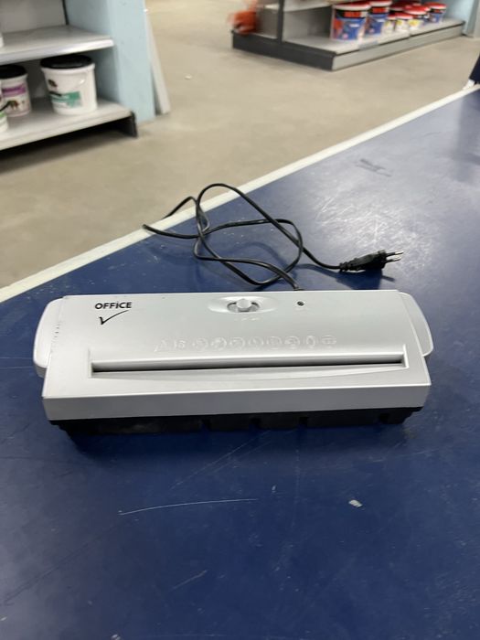 Машина за рязане на ненужна хартия