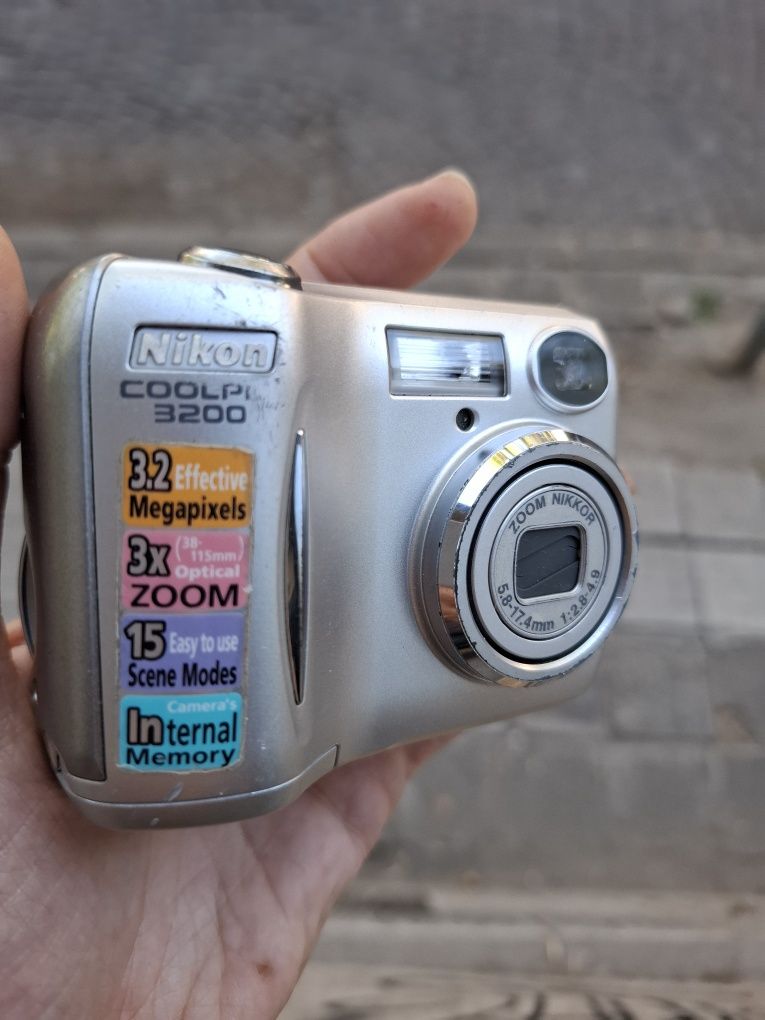 Компактен дигитален фотоапарат NIKON COOLPIX 3200