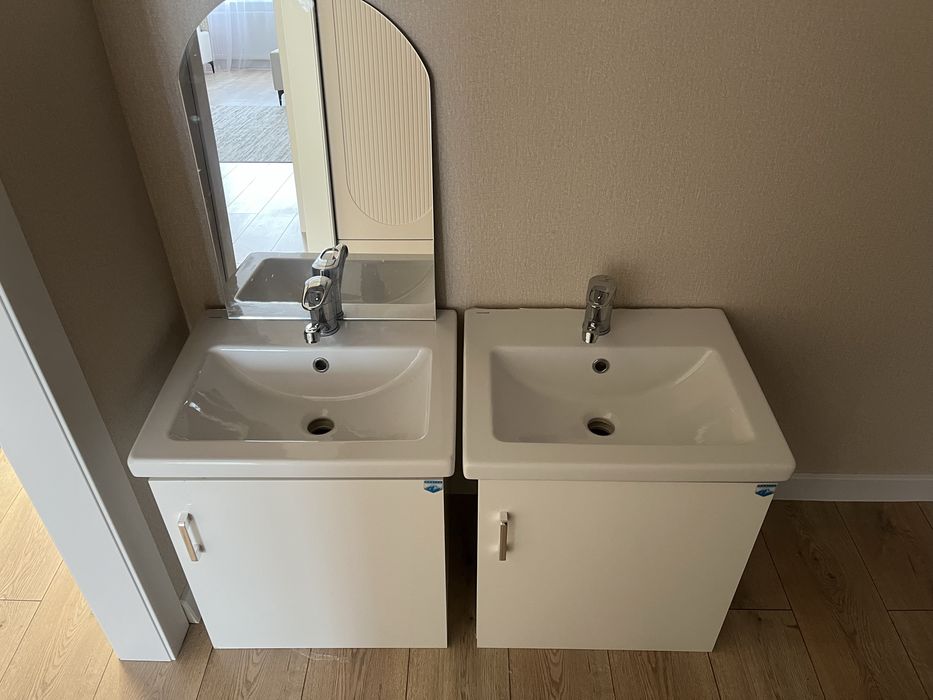 Продам раповину с тумбой и с зеркалом