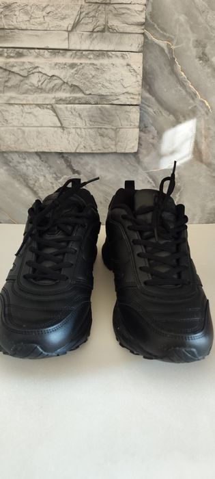 Кроссовки раз. 46. Bona.