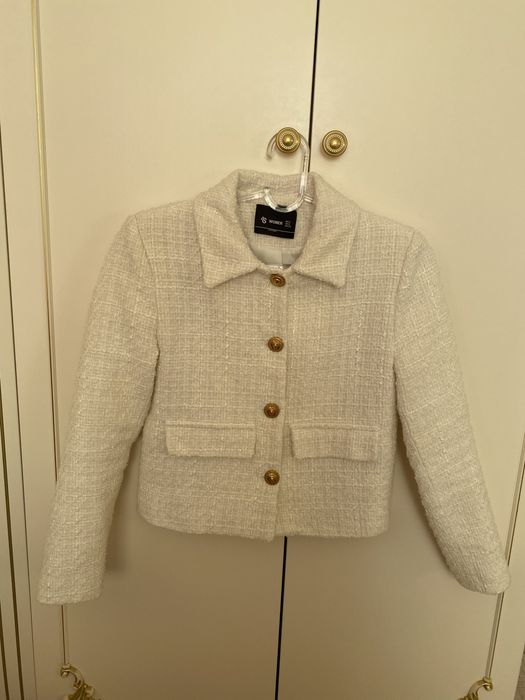 Късо сако цвят екрю