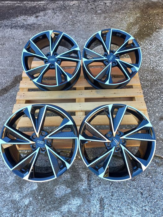 18 Audi Rs2024 A3 A4 A5 A6 Q3 Q5 8.0j et35 Black polish Чисто Нови.