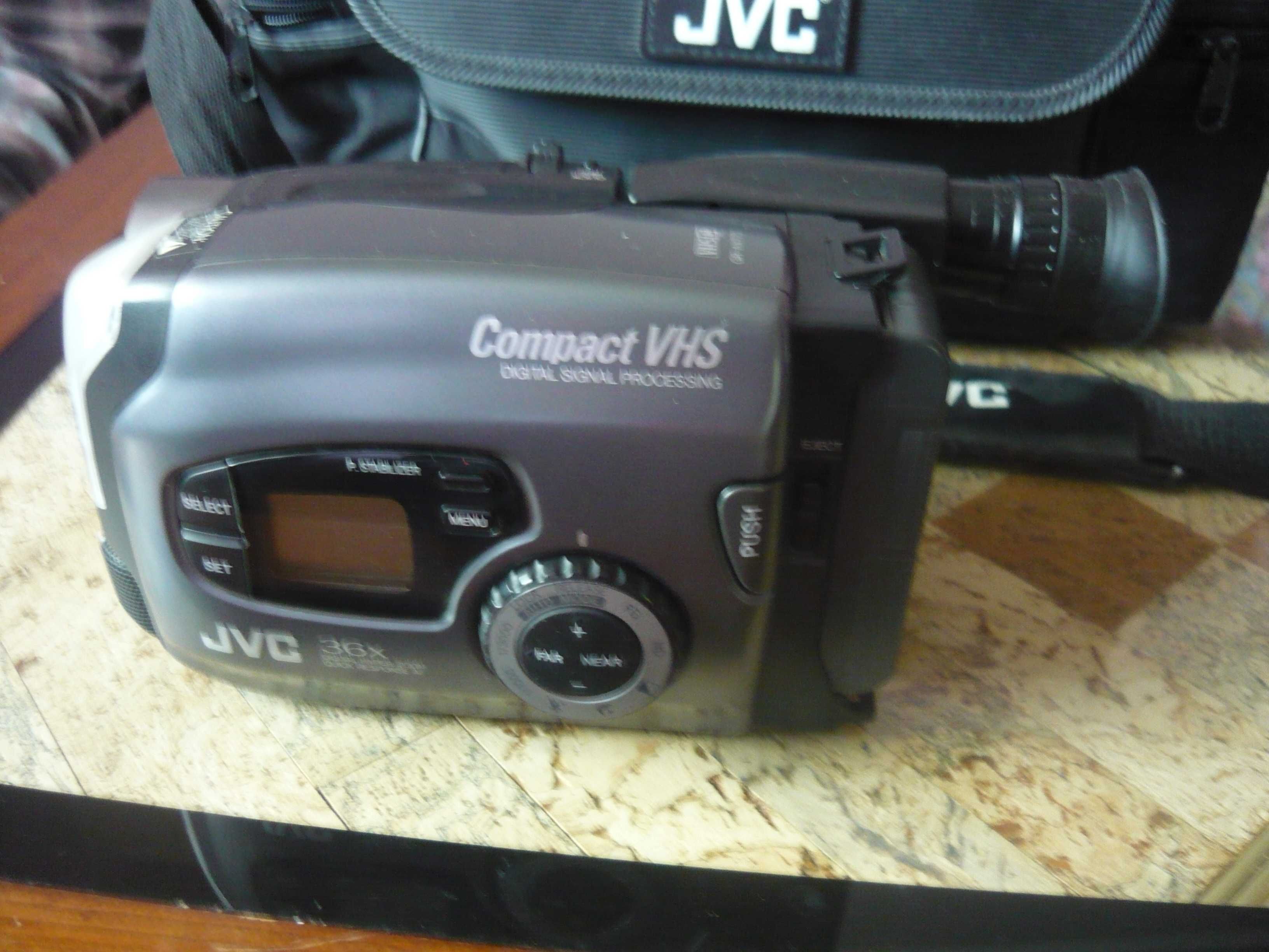 Компактна VHS видеокамера JVC