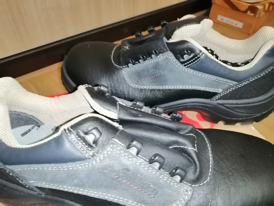 Мъжки работни обувки с метално бомбе 45 номер