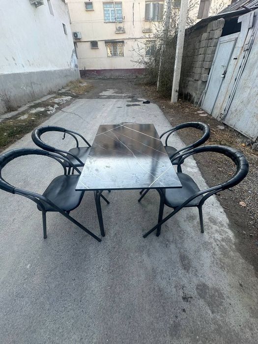 Набор стола и стульев