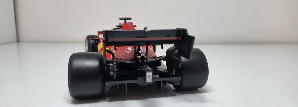 Machetă Ferrari F1 SF-21 Leclerc 1/18 Bburago