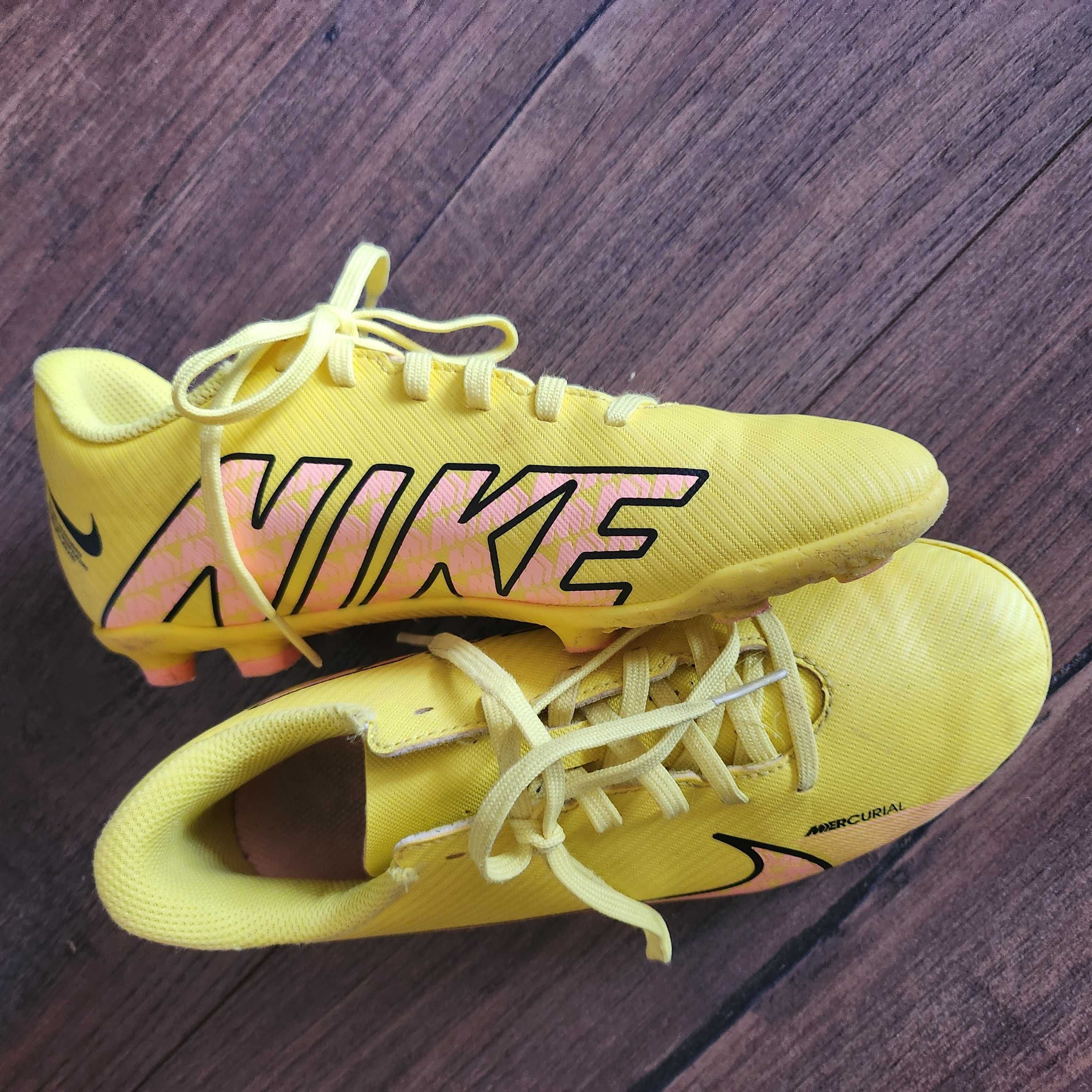 Футболни обувки в добро състояние