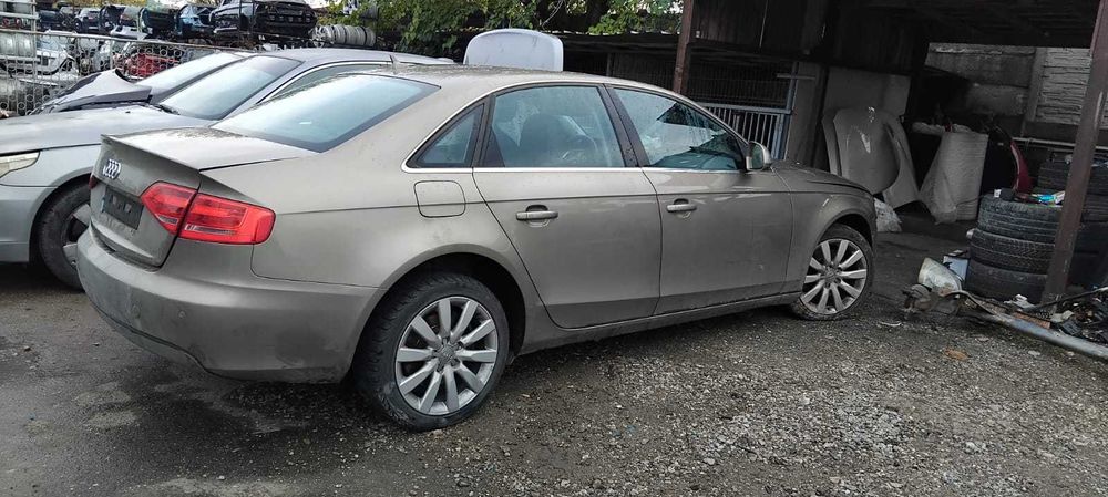 Dezmembrez Audi A4 B8 2.0 TDi an 2009 cod motor CAGA