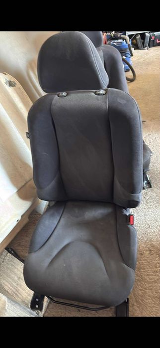 Продавам предна дясна седалка пасажерска за Honda Jazz 2010 г