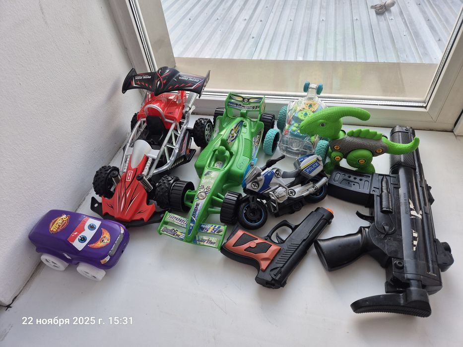 Продам игрушки разные для мальчика
