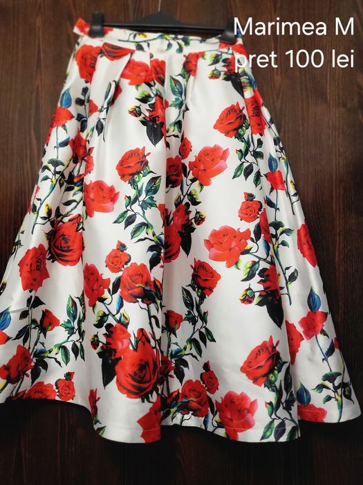 Vând fusta cu flori