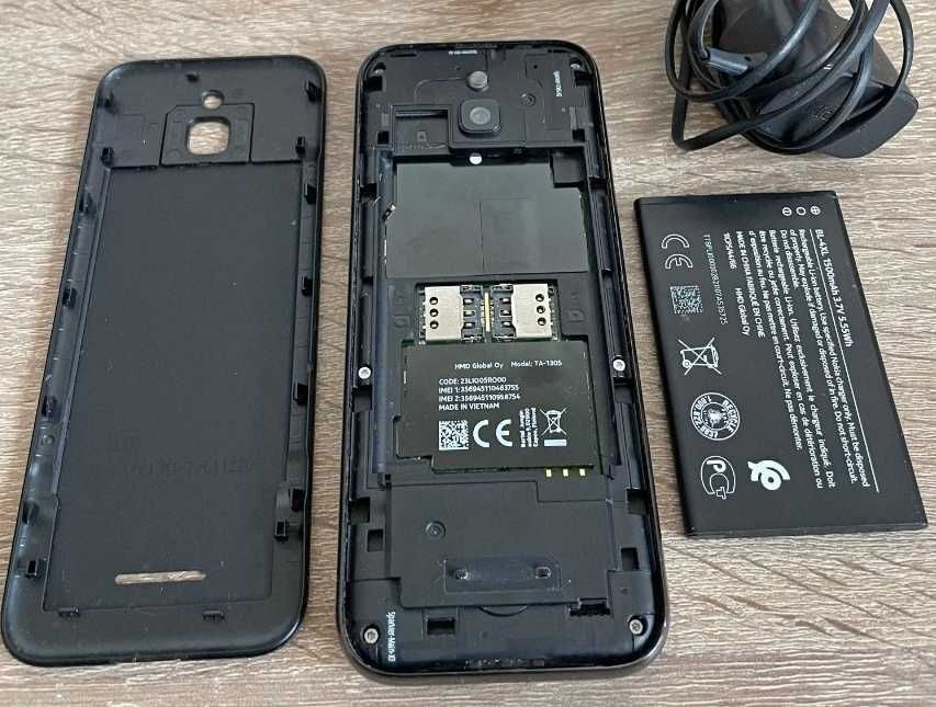 Nokia 8000 4G (2021) dual-SIM si Hot-Spot