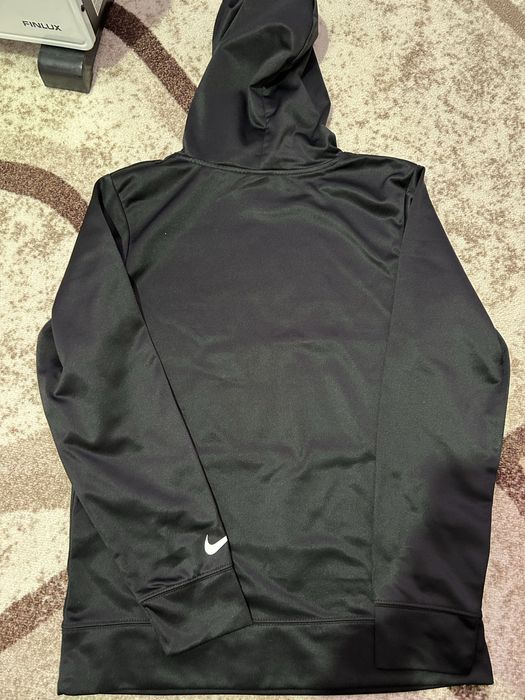 Суичър Nike.
