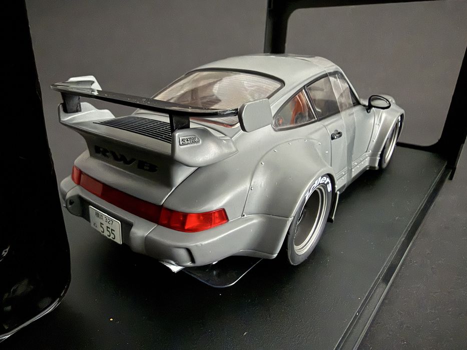 Macheta Porsche 911 cu Figurina 1/18 Solido