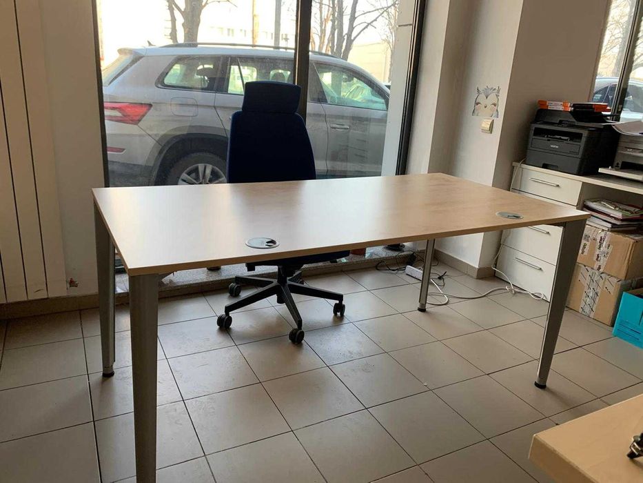 Vând set complet pentru birou, ideal pentru antreprenori, freelanceri