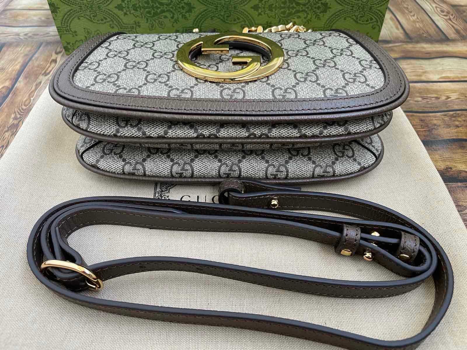 Оригинална Малка Чанта Гучи Blondie Златно Gucci GG Supreme Canvas