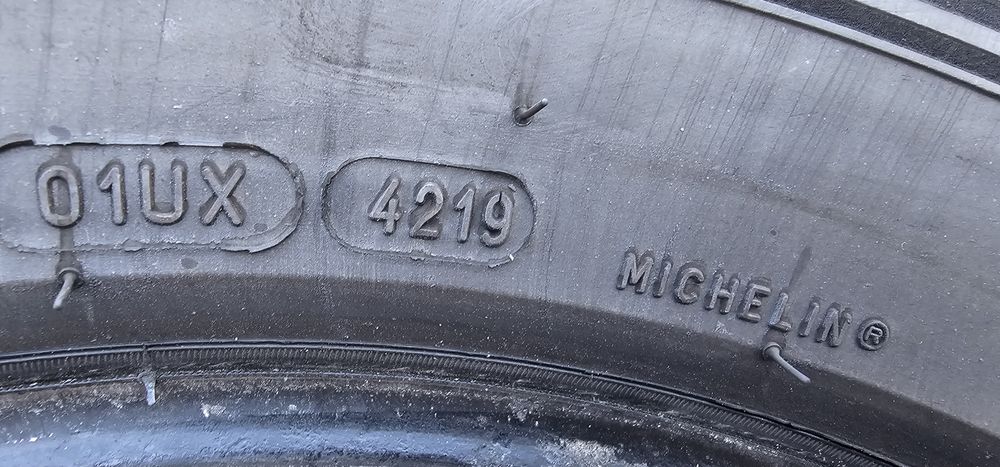 Продавам четири зимни гуми Michelin 265 60 18