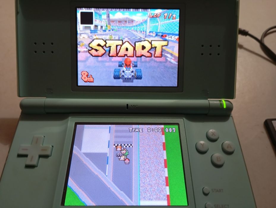 Nintendo ds lite cu card R4 la prețul de 200 lei