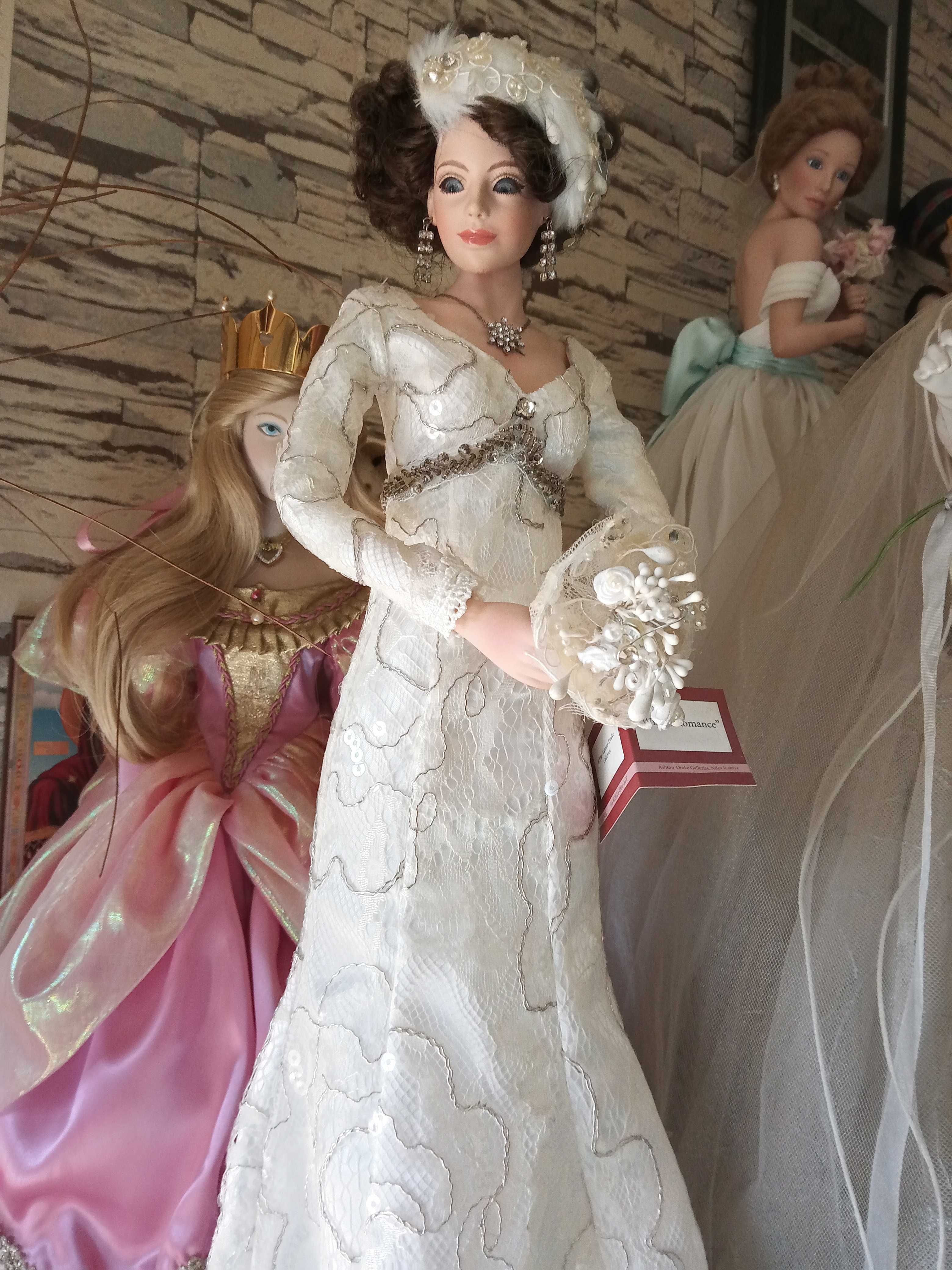 Порцеланова колекционерска кукла