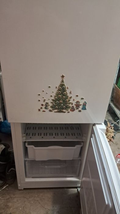 Продам холодильник Indesit