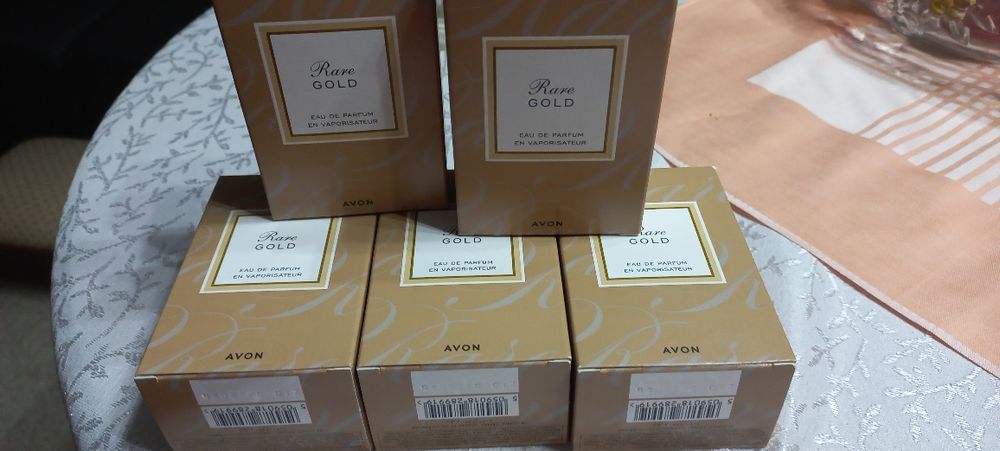 Avon parfumuri diferite
