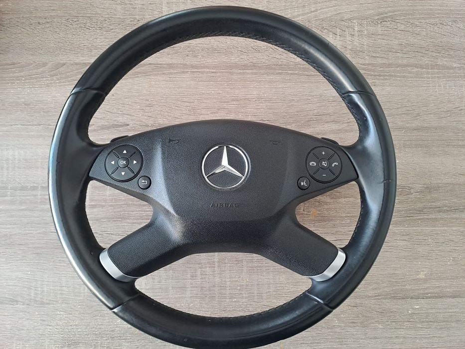 Волан за Мерцедес W212 с еърбег и пера.