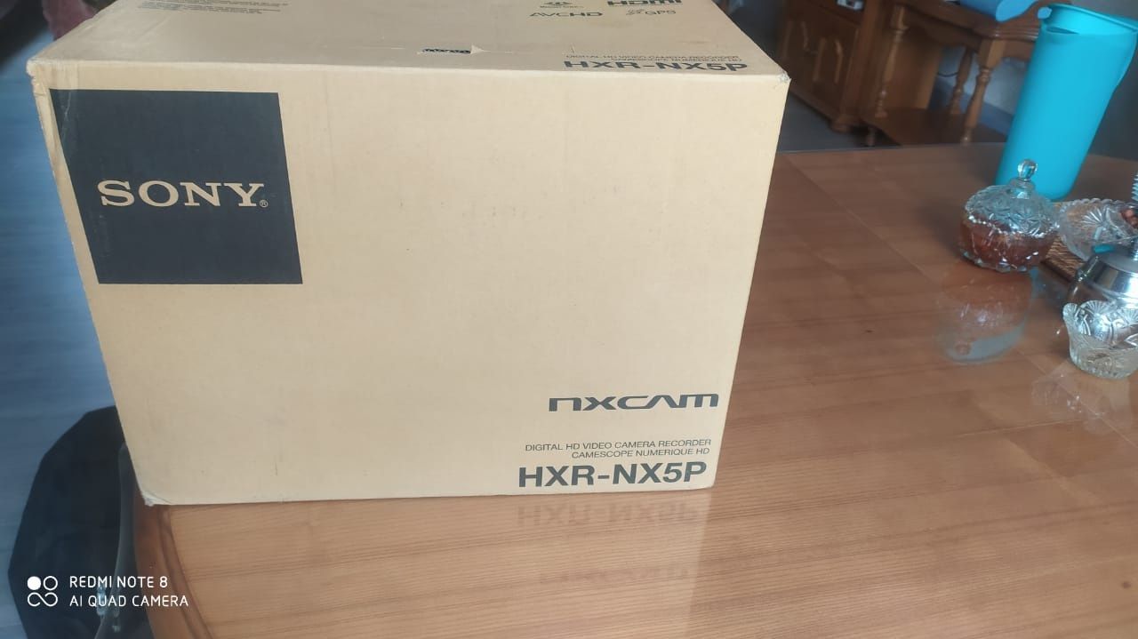 Профессиональная видеокамера Sony NXR-NX5P
