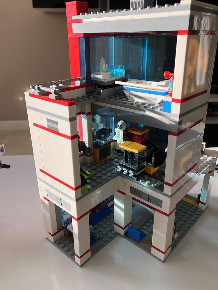 Lego hospital 60204