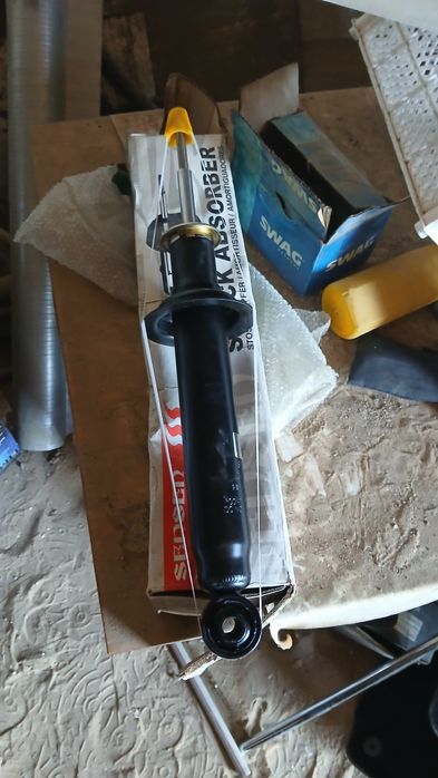 Амортизатор на BMW E38