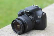 Продавам Фотоапарат DSLR Canon EOS 2000D