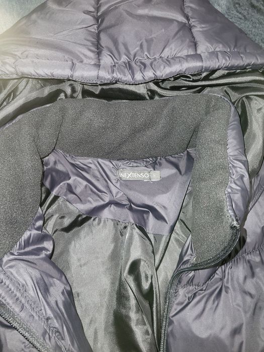 Geaca pufoasa cu gluga