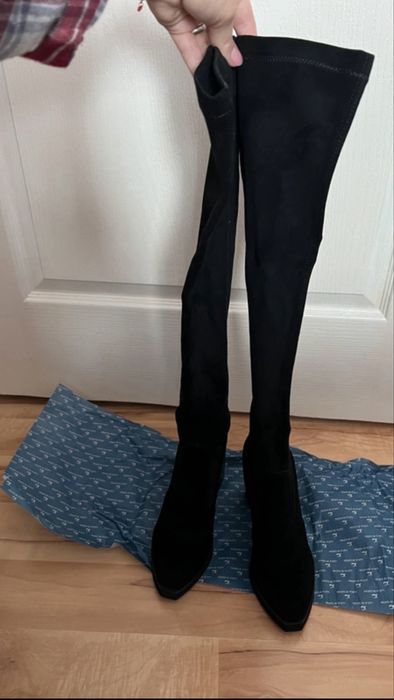 Cizme noi,  lungi, marimea  37 din piele intoarsa