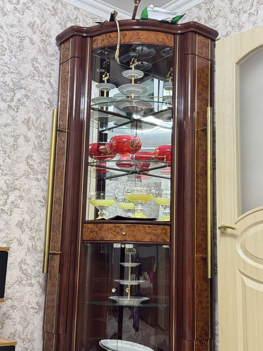 Угловой сервант. Самовывоз.