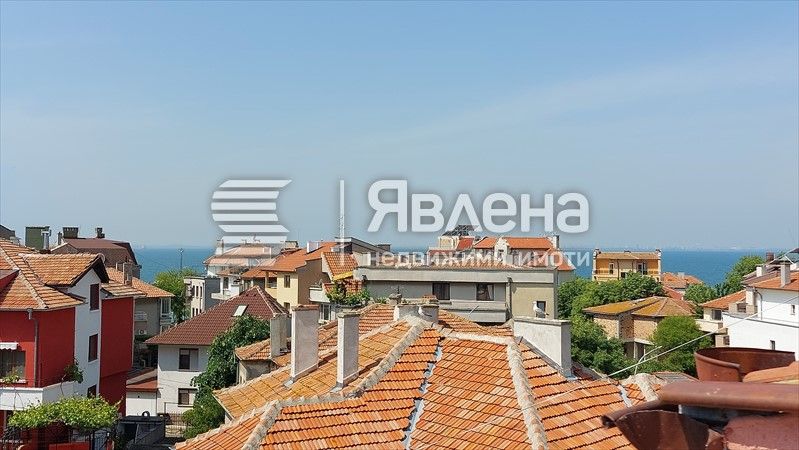 Компактин тристаен апартамент в идеален ценър Поморие