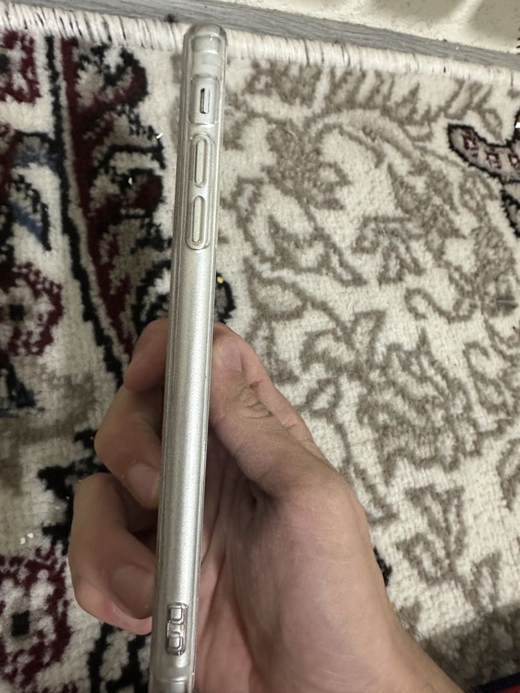 Iphone 8+  64 GB 77 yomkost