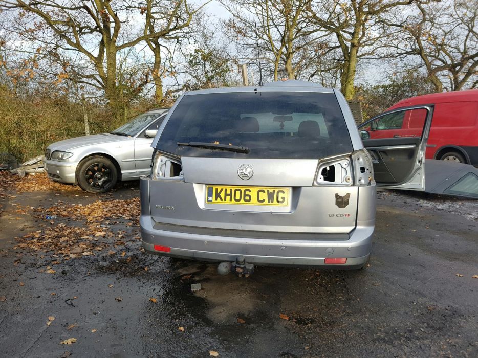 Dezmembrez Opel Vectra C Facelift Z19DTH 1.9 150 HP