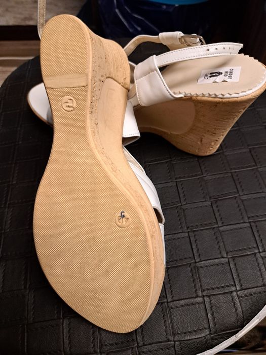 Vand Pantofi si sandale din piele