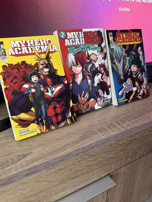 Продавам манги на attack on titan vol.3 , и my hero academia 5-те vola