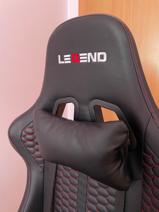 Стол Legion от JYSK | Идеално состояние