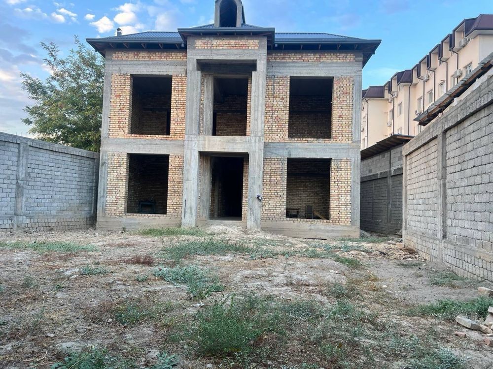 Продаётся трех уровневый участок 4 сотки,коробка, сзади Sayram Vilage