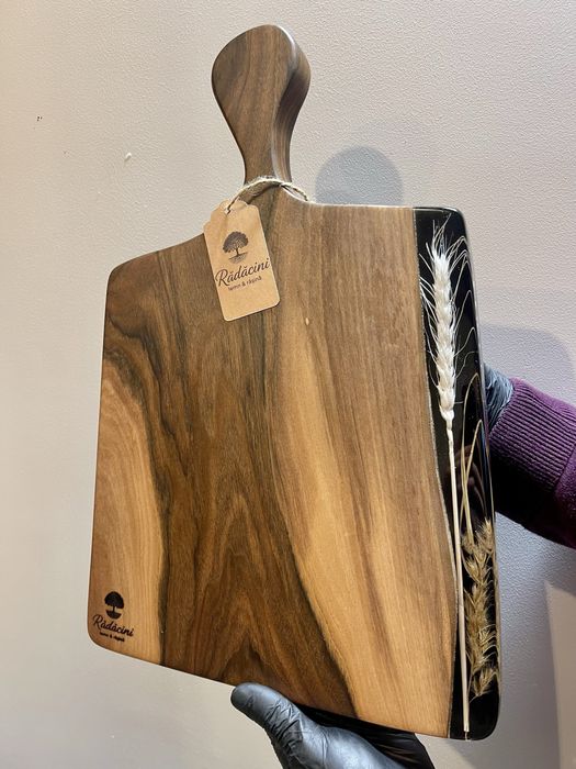 Realizez platouri din lemn masiv+rășină