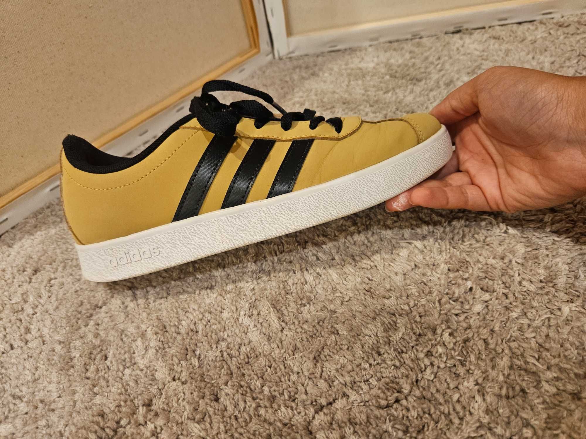 Adidas-цват горчица. Номер - 37 и 1/3.