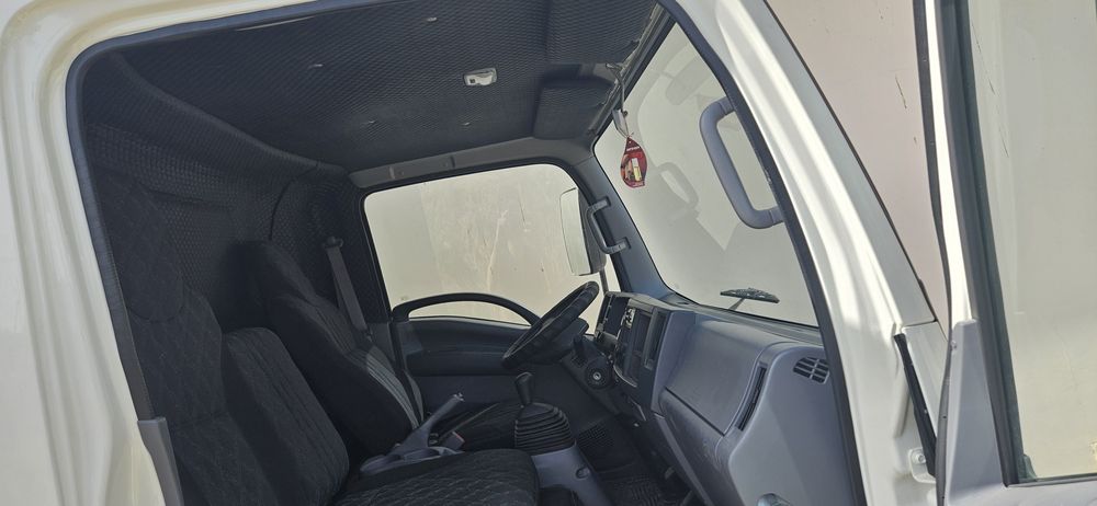 Isuzu sotiladi gaz bor 70/30 yangi salondan uyga