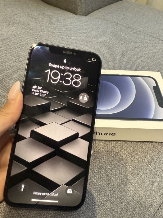 iPhone 12 64GB черен