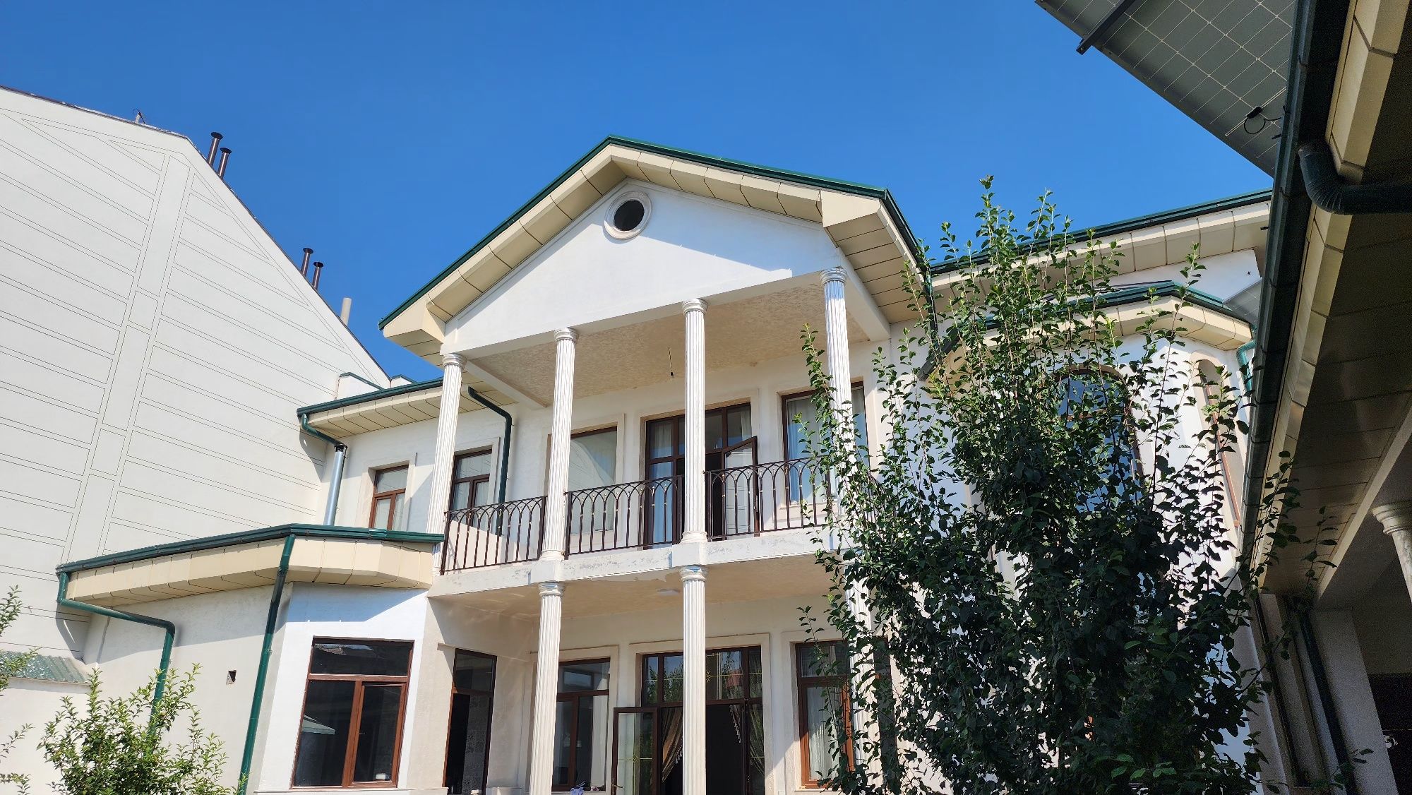Bunyodkor mahalla, 6 sotix, 10 xona hovli sotiladi