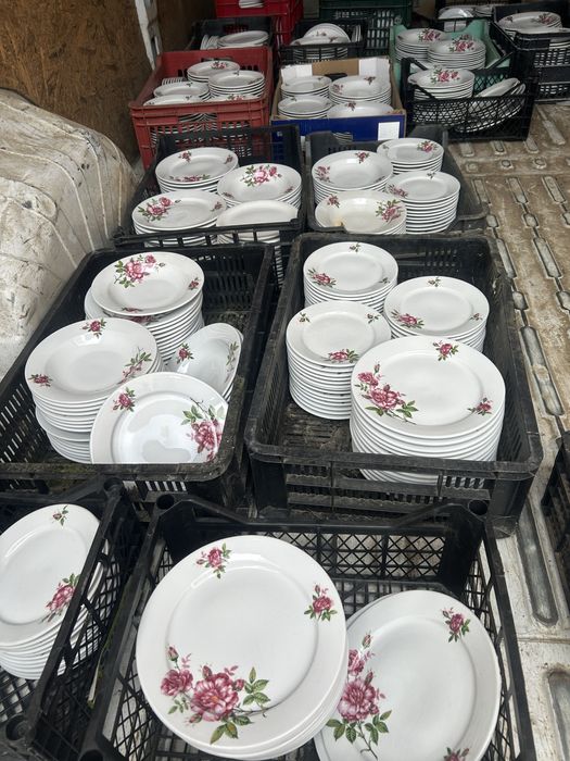 Vand scaune mese unelte de bucatarie