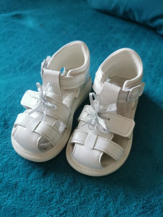 Продам сандалики