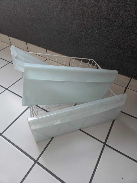 Хладилник с фризер за вграждане на части